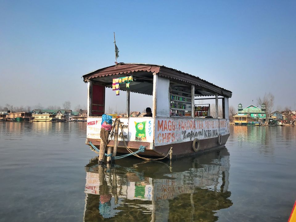 Photo of Dal Lake, Srinagar by Adrian Sameli