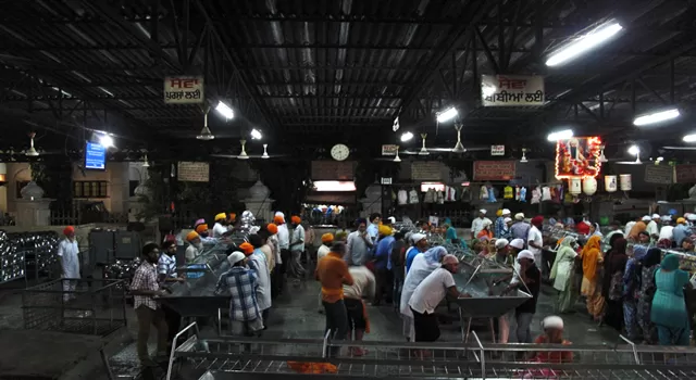 Photo of Langar Hall, Atta Mandi, Amritsar, Punjab, India by Spoorthi Kedambadi