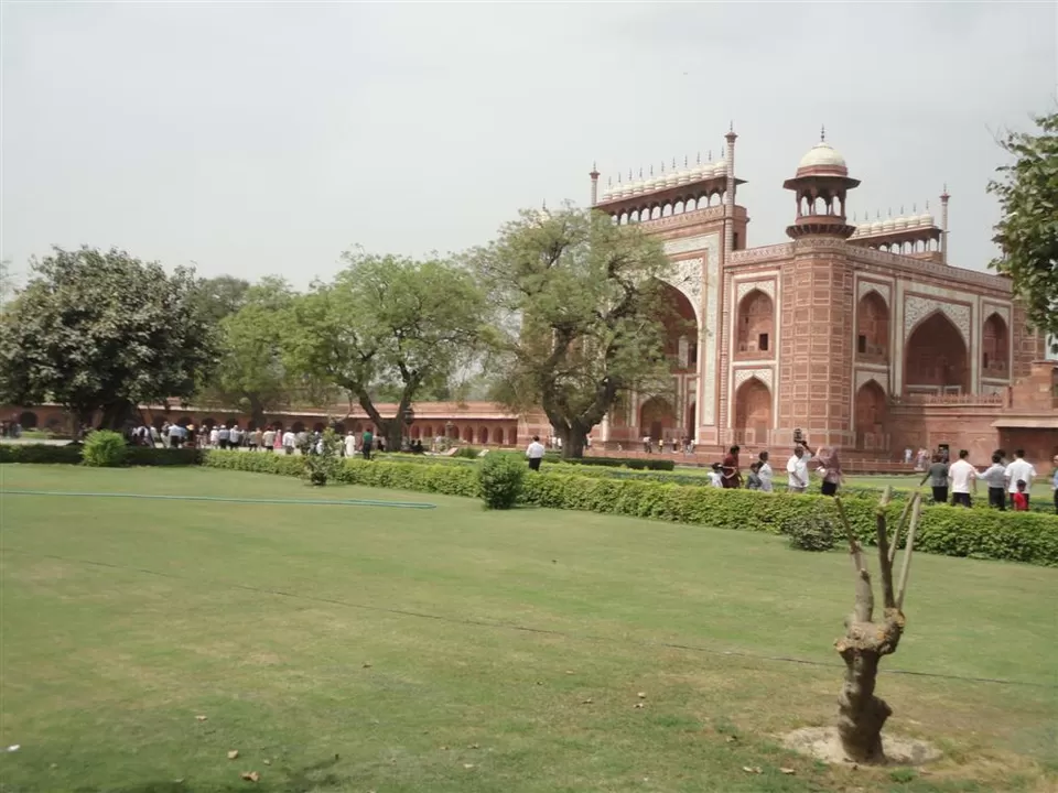 Photo of Agra : The Place that holds India's Taj ! by Nikhil Aggarwal