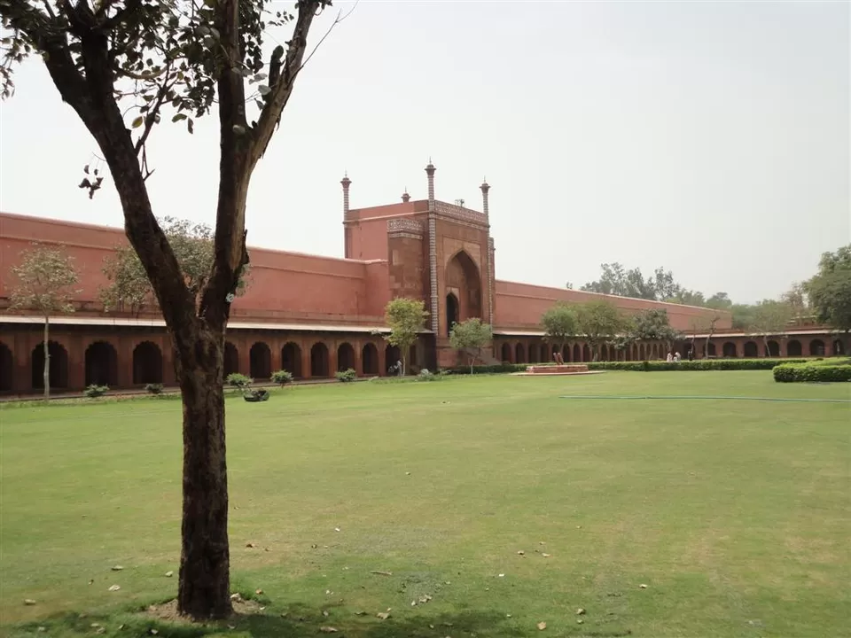 Photo of Agra : The Place that holds India's Taj ! by Nikhil Aggarwal