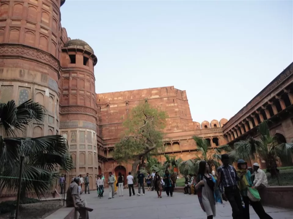 Photo of Agra Fort, Rakabganj, Agra, Uttar Pradesh, India by Nikhil Aggarwal