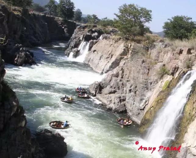 Photo of Hogenakkal, Tamil Nadu, India by Madhuree