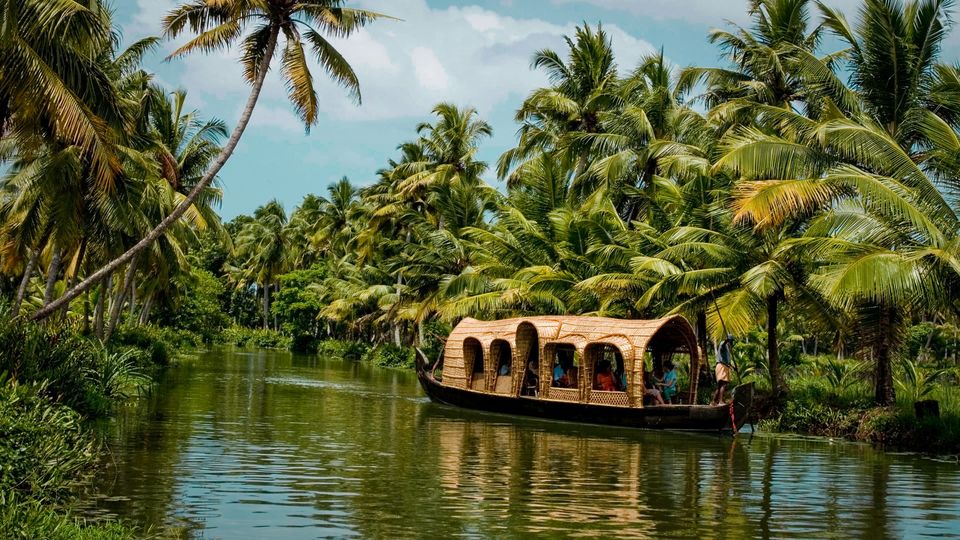 Photo of Here's A Complete List Of Places to Visit in Kerala That You'll Ever Need! by Khyati Maloo
