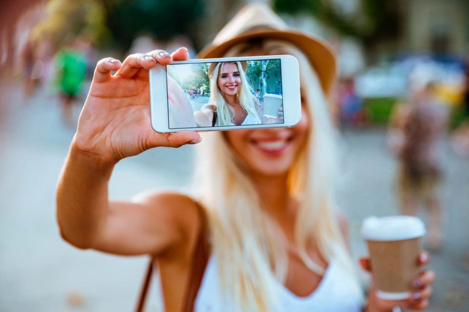 Photo of 8 Kinds of People You'll Meet While Traveling Abroad 1/8 by Riyanka Roy