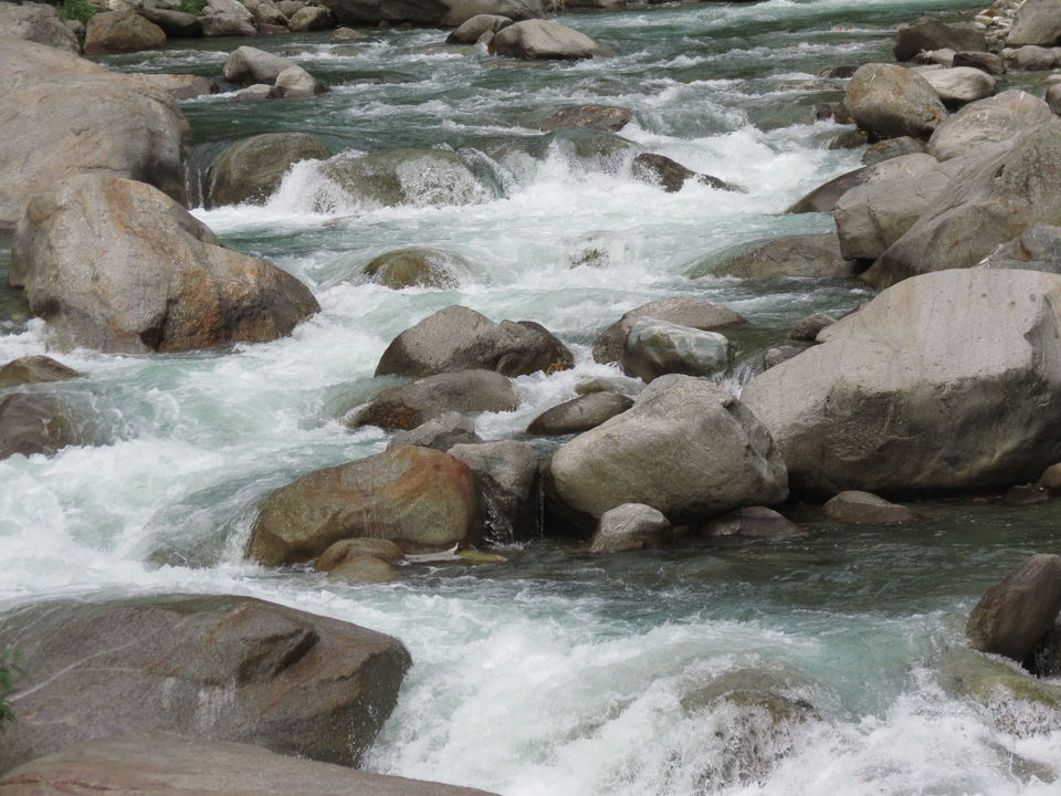 Photo of Tirthan River, Himachal Pradesh, India by Neha
