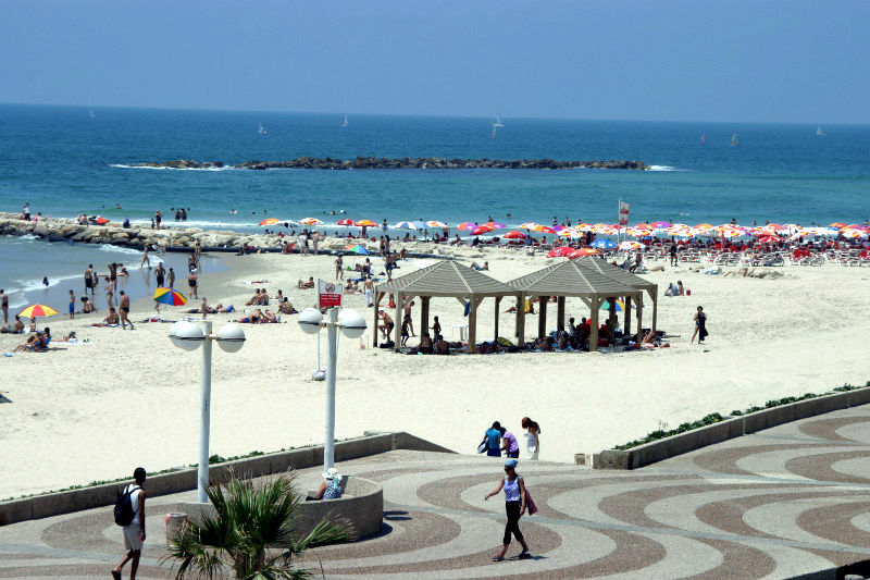 Photo of Gordon Beach, Israel by Saumiabee