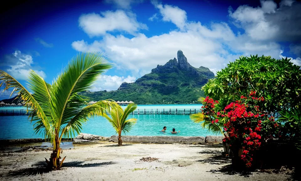 Photo of Mont Otemanu, Leeward Islands, French Polynesia by Saumiabee