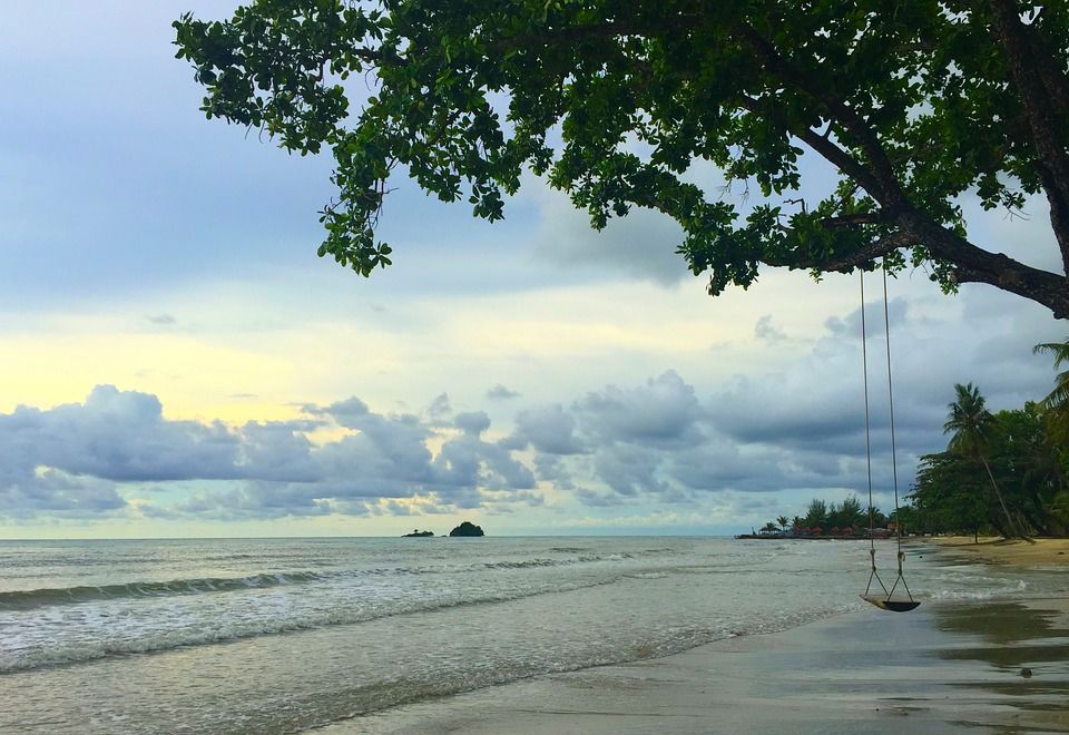 Photo of White Sand beach Ko Chang Trat Thailand by Saumiabee