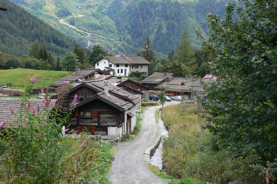 Photo of Tour Du Mont Blanc, Chemin du Closet, Les Houches, France by Saumiabee