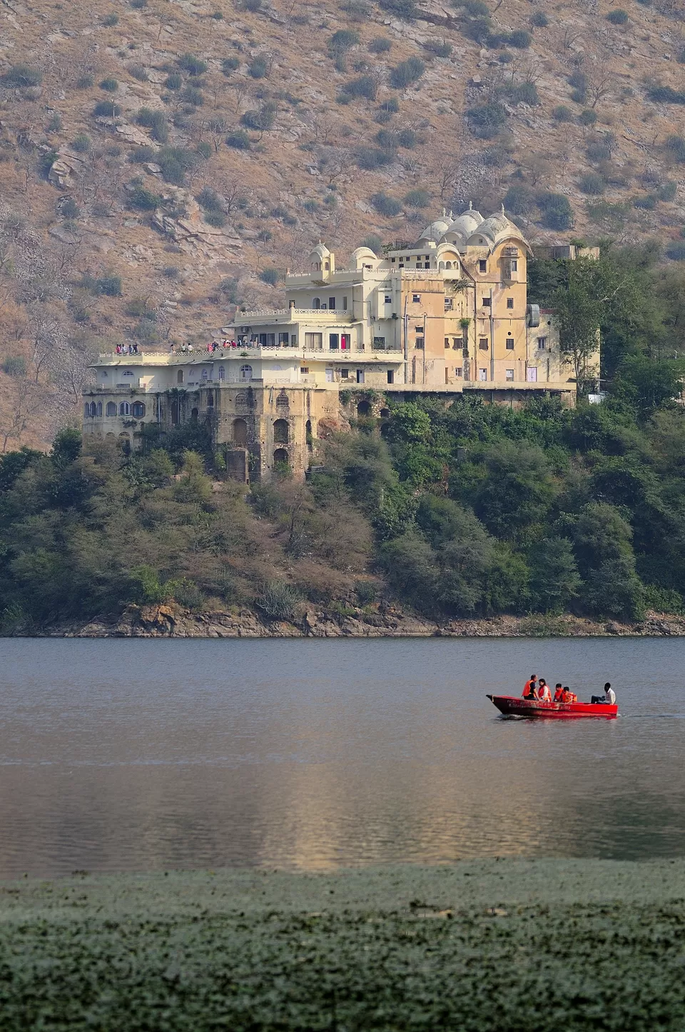 Photo of Siliserh Lake Palace, Kishanpur, Rajasthan, India by Saumiabee