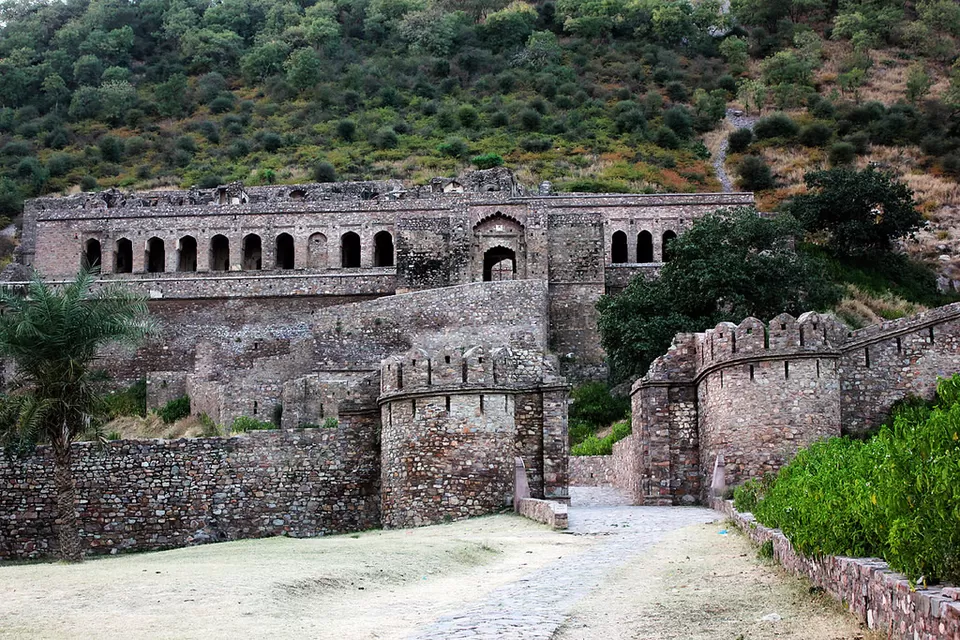 Photo of Bhangarh Fort, Bhangarh, Rajasthan, India by Saumiabee