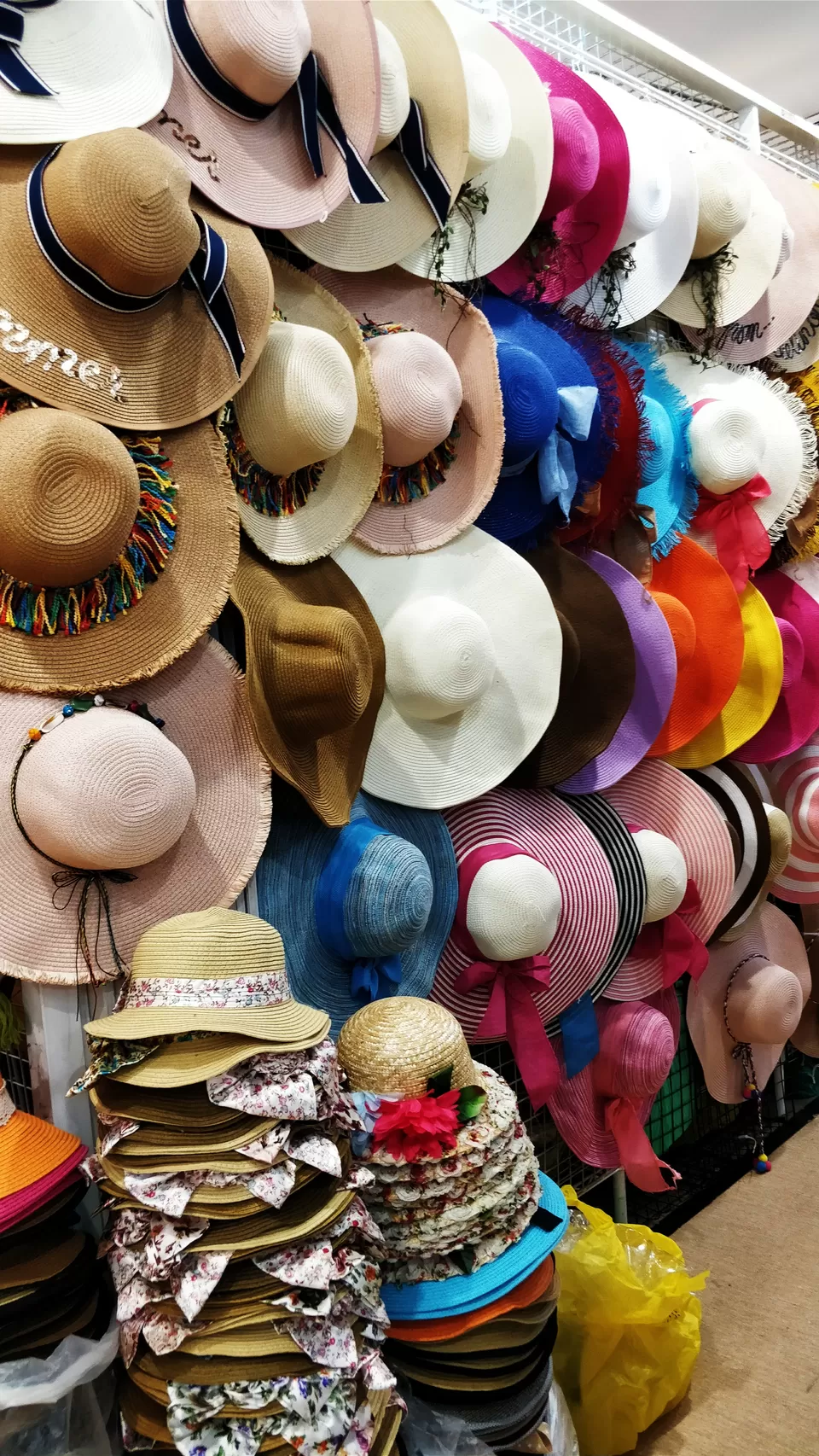 Photo of Platinum Fashion Mall Phetchaburi Road Bangkok Thailand by Saumiabee