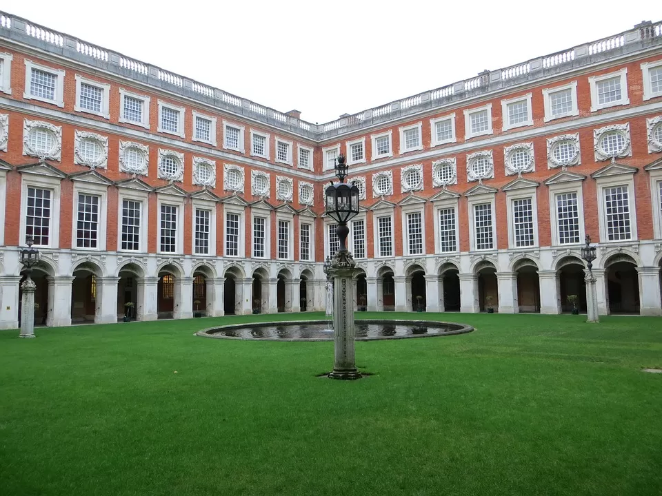 Photo of London, United Kingdom by Saumiabee