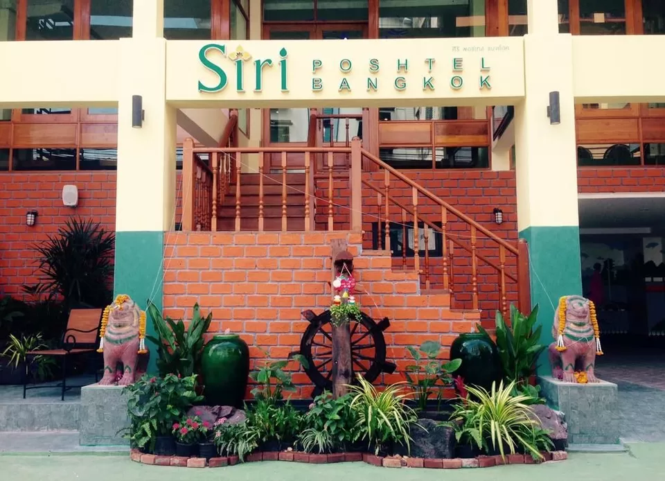 Photo of Siri Poshtel Bangkok, Phraeng Sanphasat Road, San Chao Pho Sua, Phra Nakhon, Bangkok, Thailand by Saumiabee