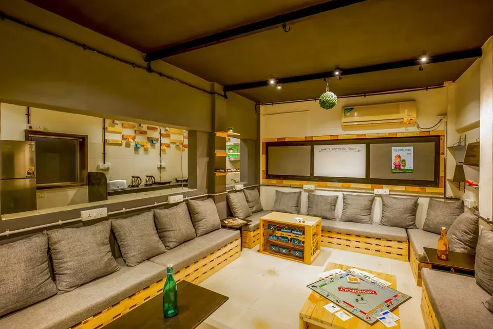 Photo of Locomo Hostel - Mumbai Airport, Monghibai Road, Navpada, Vile Parle East, Vile Parle, Mumbai, Maharashtra, India by Saumiabee