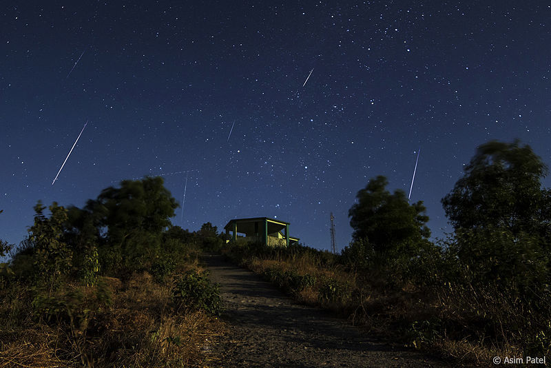 Photo of Delhiites, You Can Witness A Meteor Shower This December Without Going Too Far Away From The City! 1/2 by Saumiabee