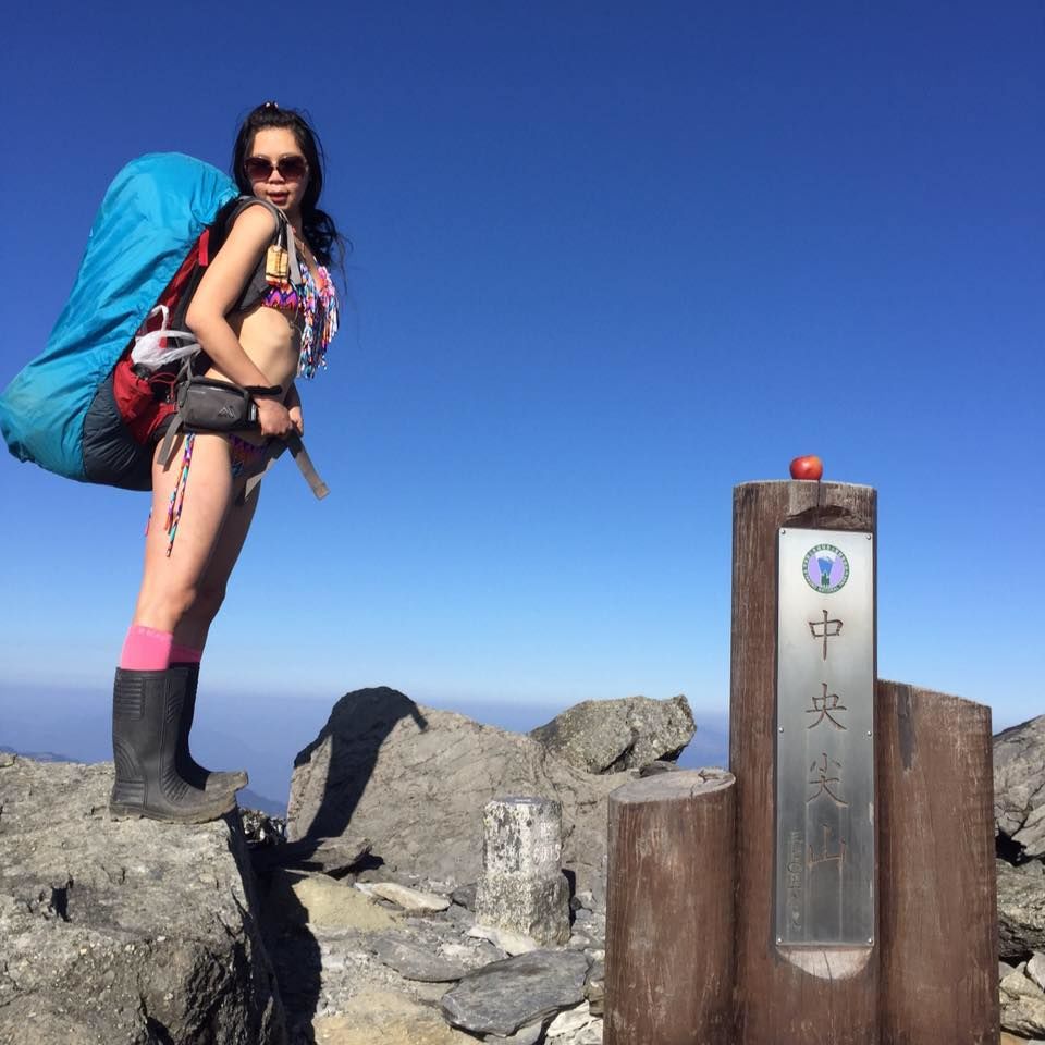 Photo of 'Bikini Hiker' Succumbs to Death After a 65ft. Fall on Her Quest To Climb Taiwan's Highest Peak 2/2 by Saumiabee