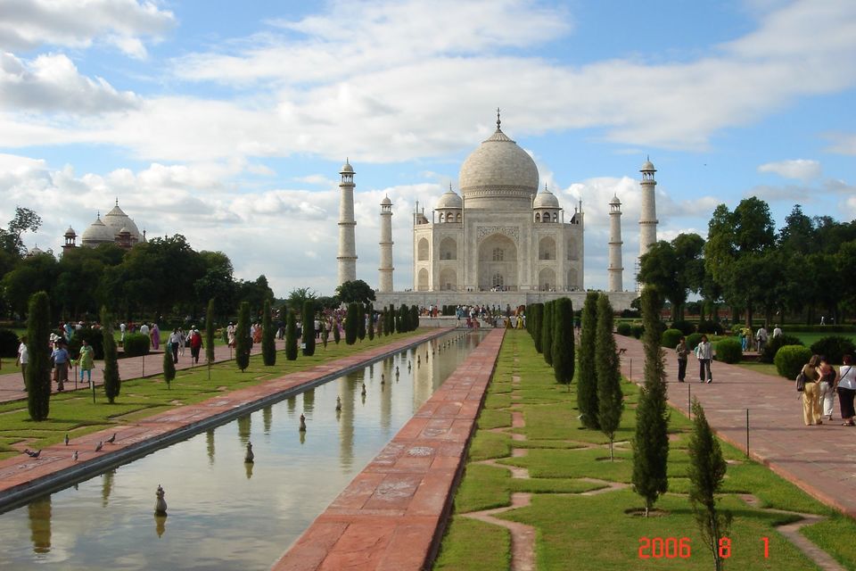 Photo of Taj Mahal, Agra, Uttar Pradesh, India by Susan Sharma
