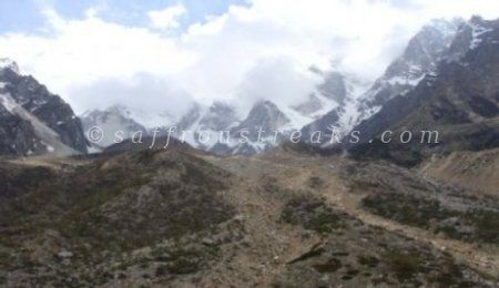 Photo of Bhojwasa Way, Taknaur Renge, Uttarakhand, India by Sukanya Ghosh