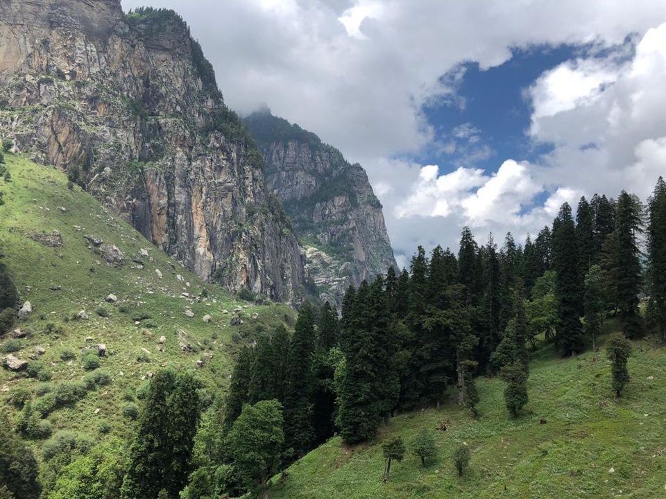 Photo of First-time trekker? Here are a few things to keep in mind! 2/4 by Akanksha Maheshwari