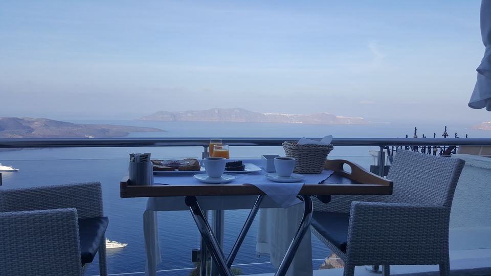 Photo of A guide to splurging in Santorini by TheVeggieWanderers