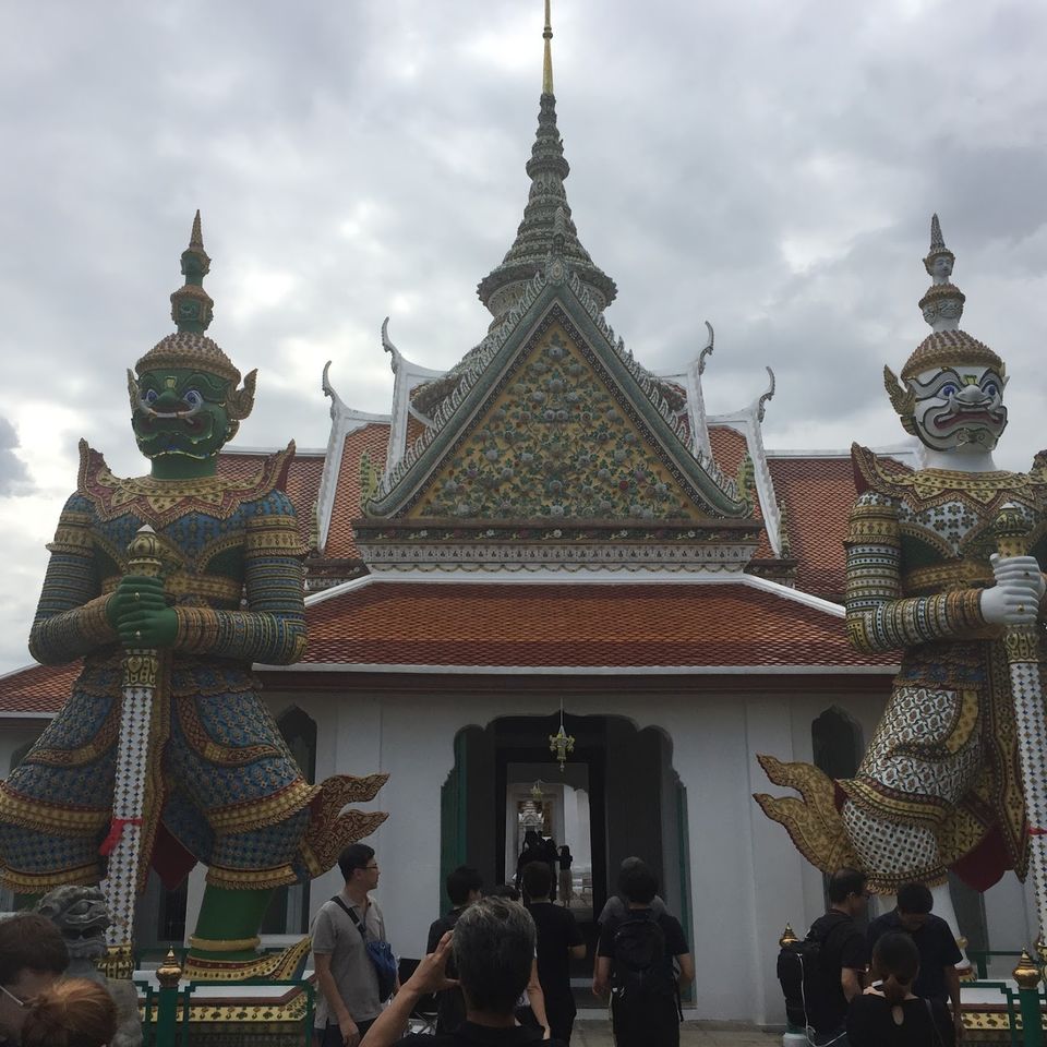 Photo of Wat Arun Bangkok Thailand by Mariya Nalawala