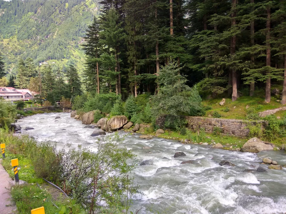 Photo of Manalsu River, Manali, Himachal Pradesh, India by Kajal Arora