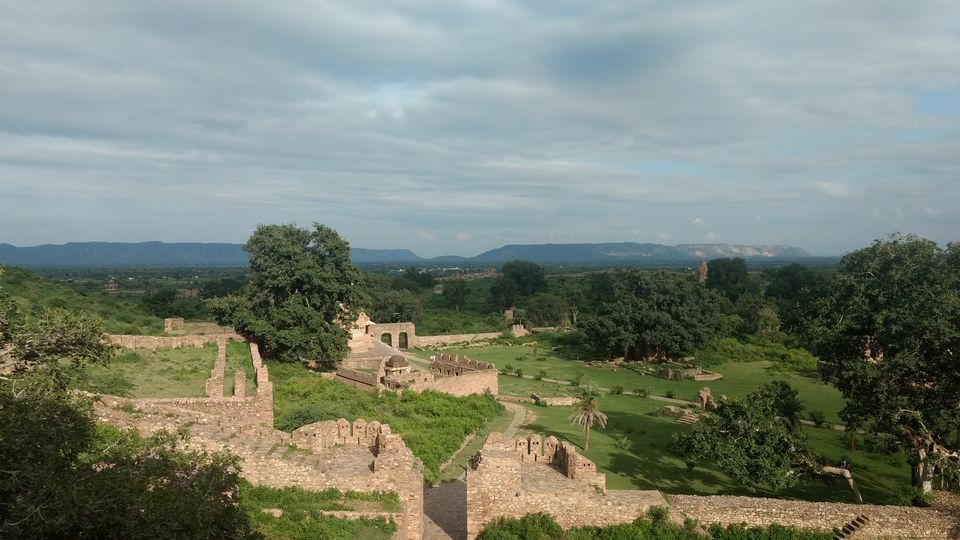 Photo of Bhangarh Fort, Bhangarh, Rajasthan, India by Kaveri Harit