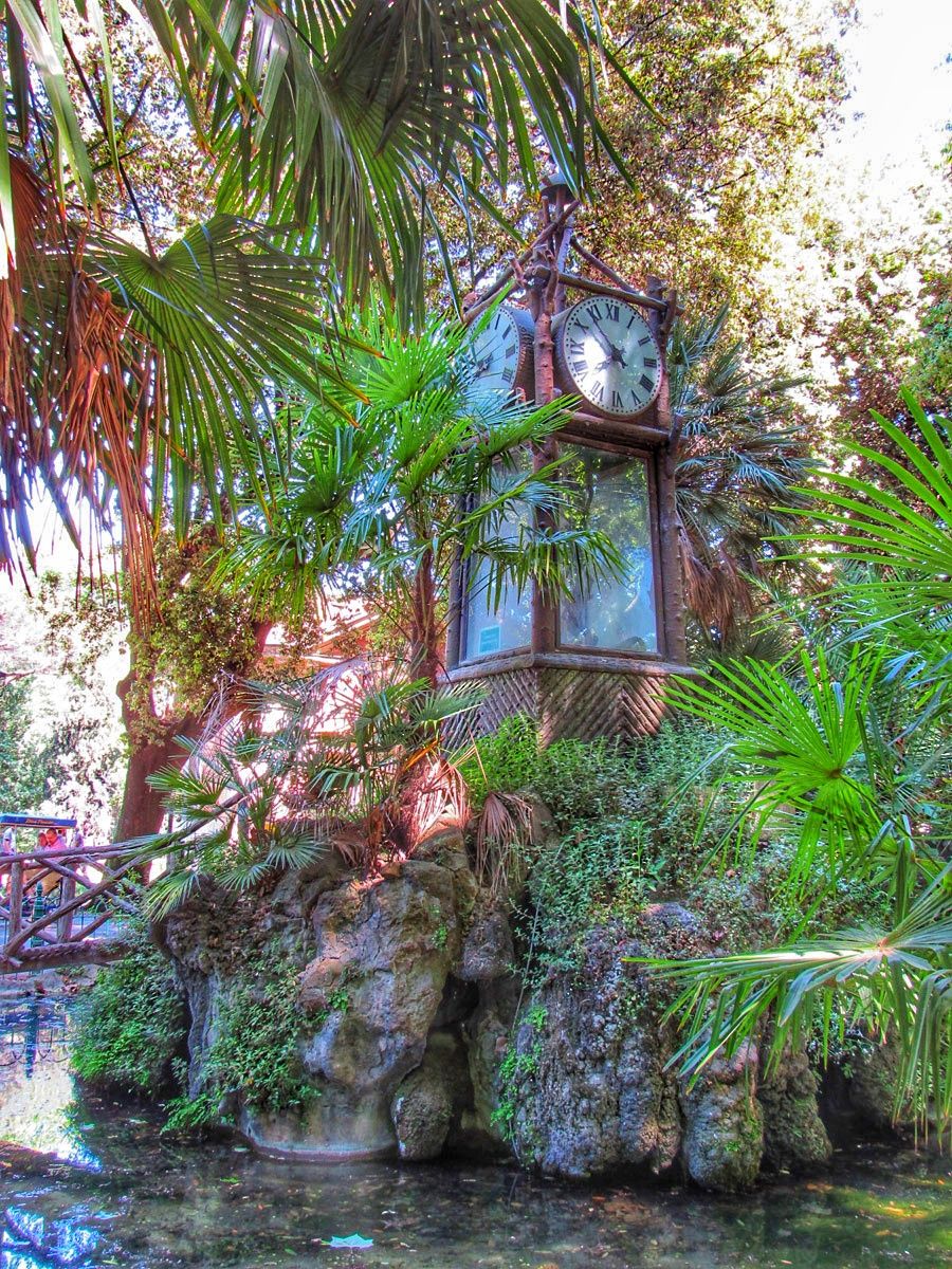 Photo of Water clock at Pincio, Roma, RM, Italia by CLARA on the road