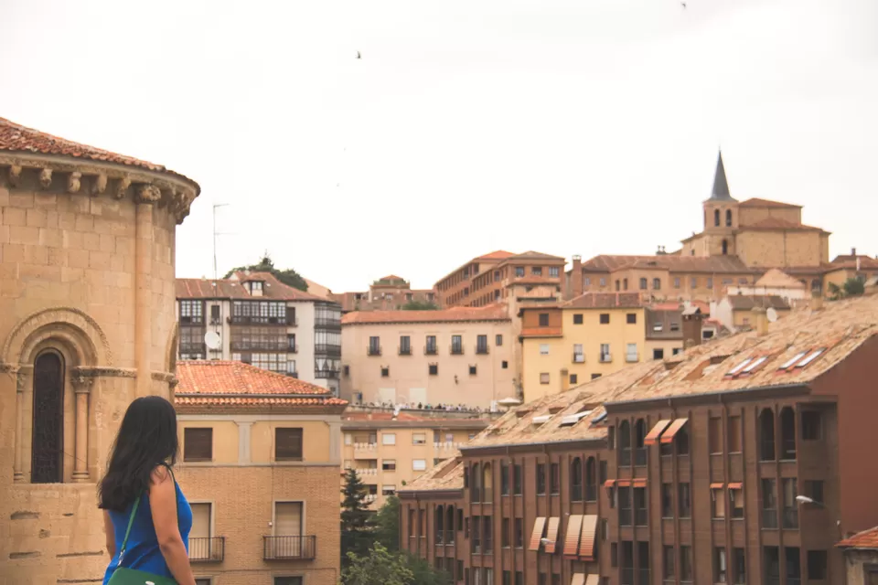 Photo of Everything You Need to Know About a Day Trip to Segovia by Sending Postcards Home