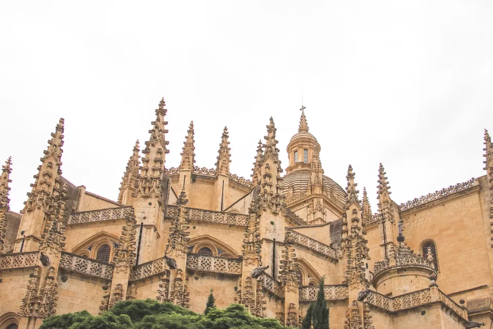 Photo of Everything You Need to Know About a Day Trip to Segovia by Sending Postcards Home
