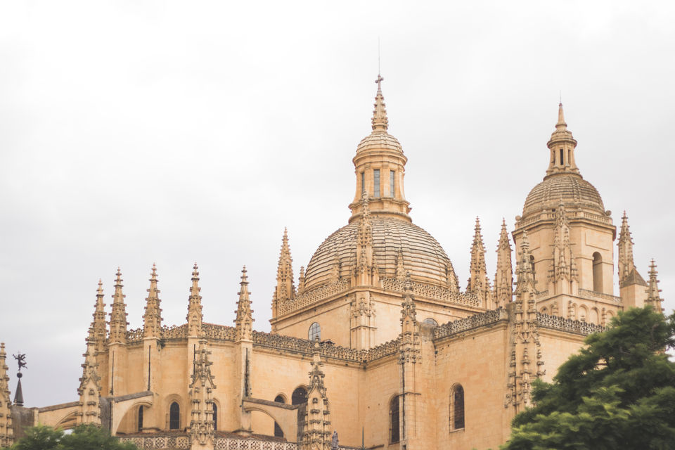 Photo of Everything You Need to Know About a Day Trip to Segovia by Sending Postcards Home