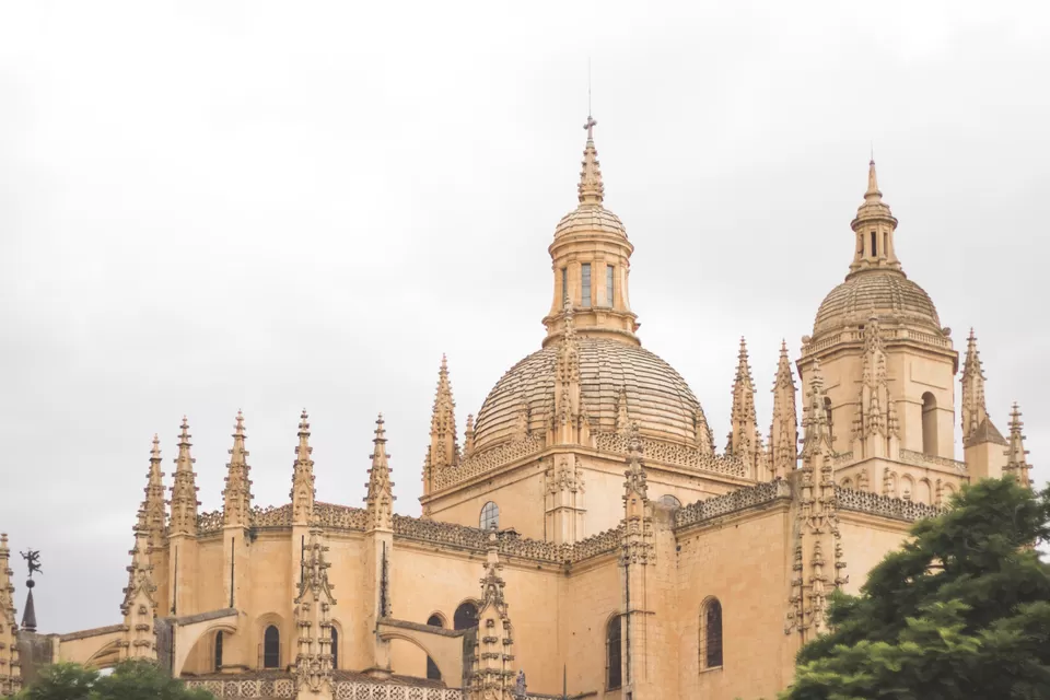 Photo of Everything You Need to Know About a Day Trip to Segovia by Sending Postcards Home