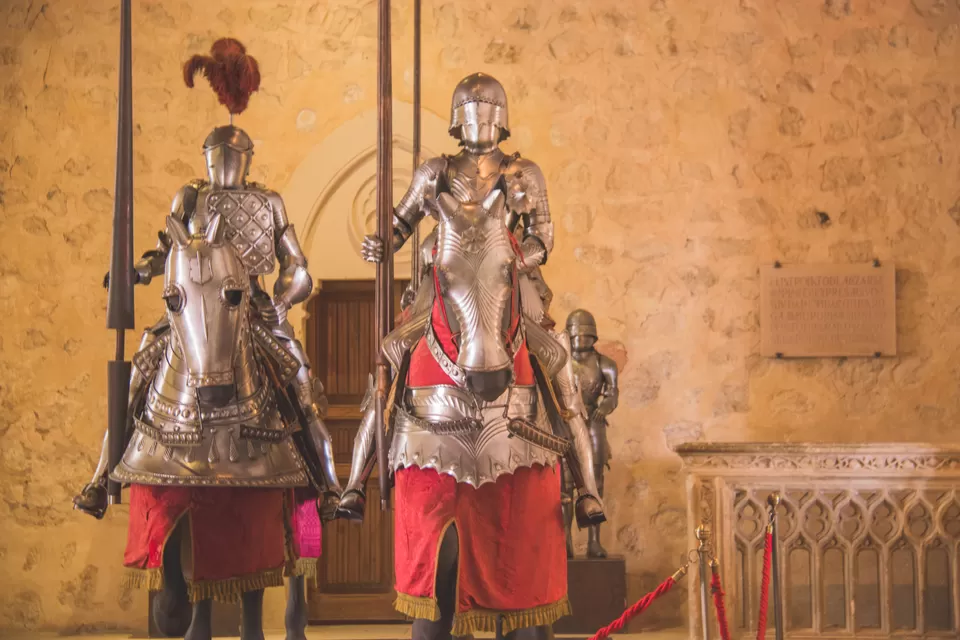 Photo of Everything You Need to Know About a Day Trip to Segovia by Sending Postcards Home