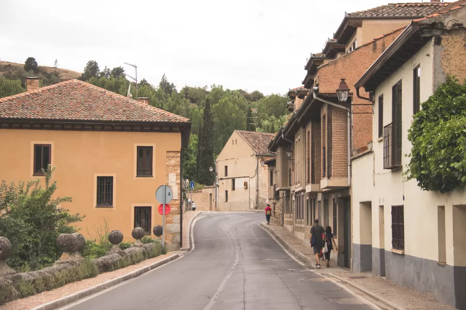 Photo of Everything You Need to Know About a Day Trip to Segovia by Sending Postcards Home