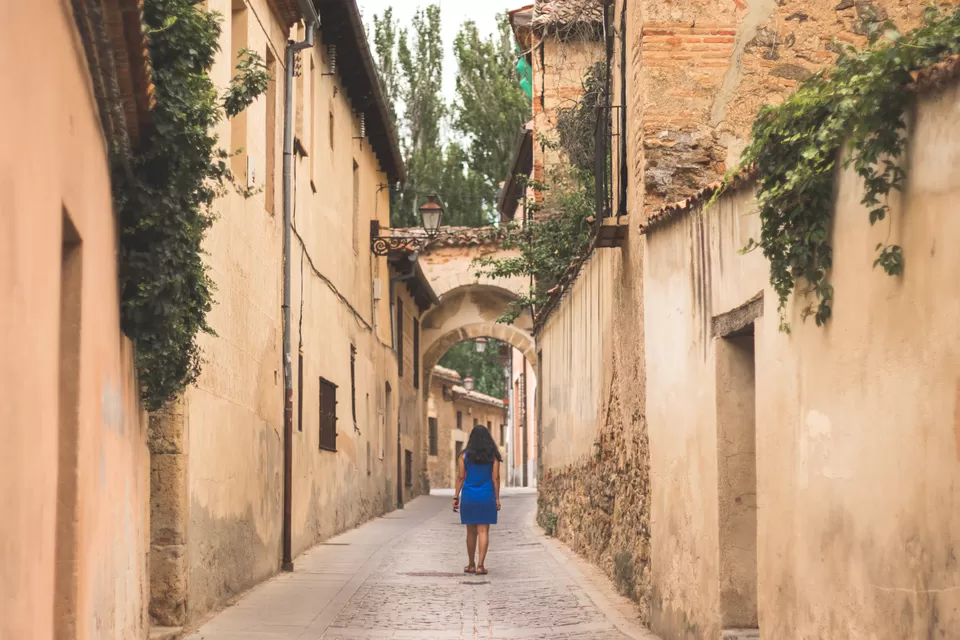 Photo of Everything You Need to Know About a Day Trip to Segovia by Sending Postcards Home