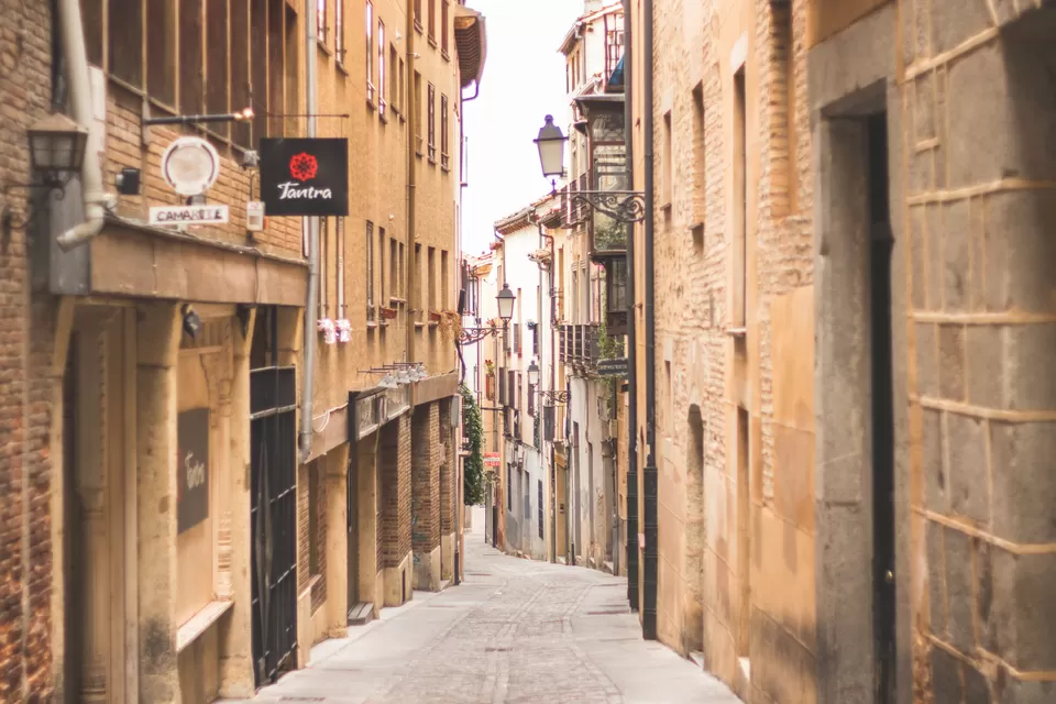 Photo of Everything You Need to Know About a Day Trip to Segovia by Sending Postcards Home