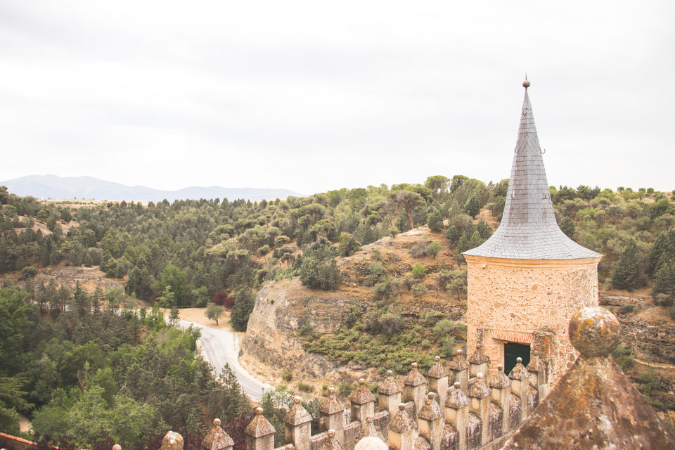 Photo of Everything You Need to Know About a Day Trip to Segovia by Sending Postcards Home
