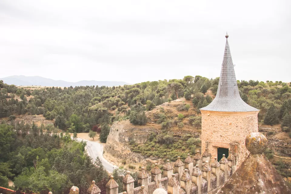 Photo of Everything You Need to Know About a Day Trip to Segovia by Sending Postcards Home