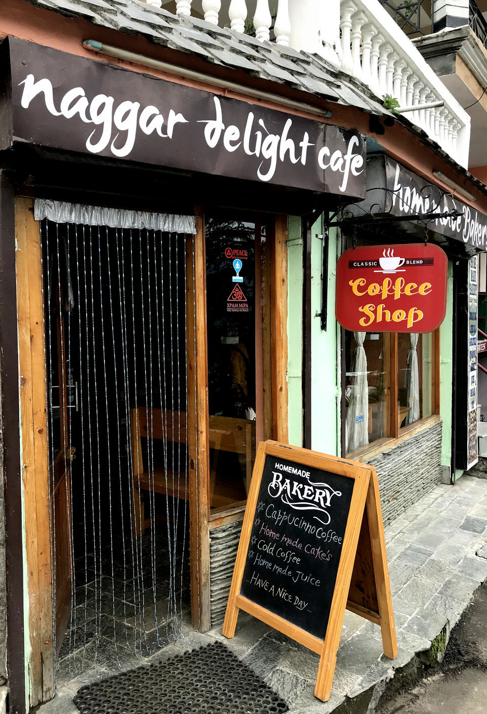 Photo of Naggar Castle Road, Naggar, Himachal Pradesh, India by Diana Banik
