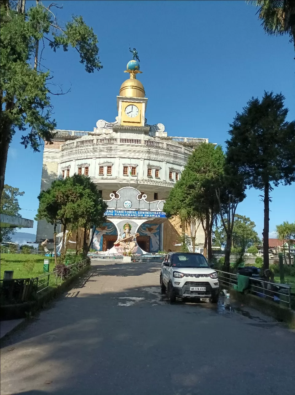 Photo of Darjeeling, West Bengal, India by Mitrajit Biswas