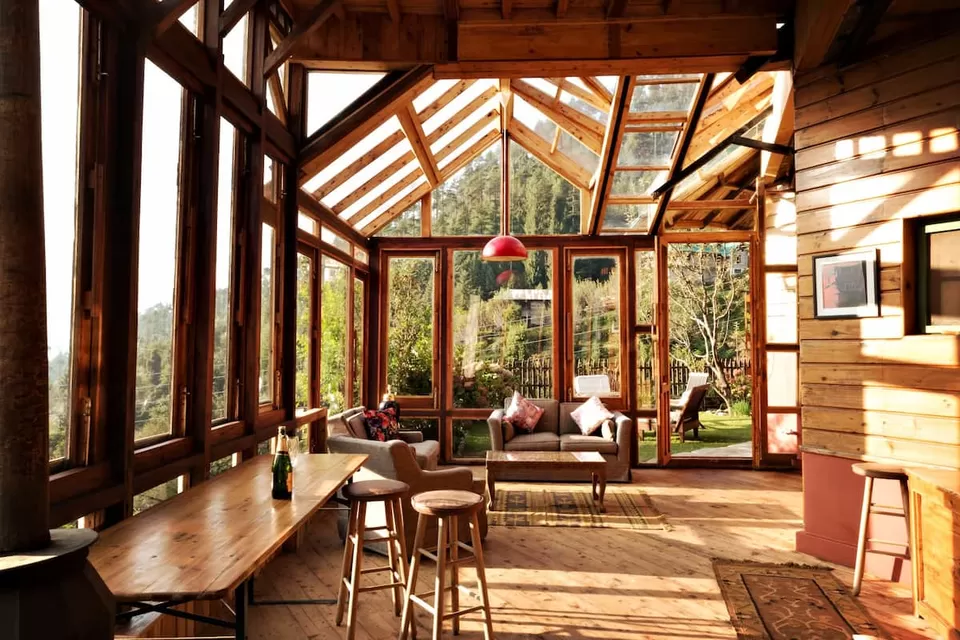 Photo of At This Luxury Cottage In Manali, Snow Peaks Come Down to Kiss You Whilst You Lounge in Your Room! by Bongyatri - Sourav and Anindita