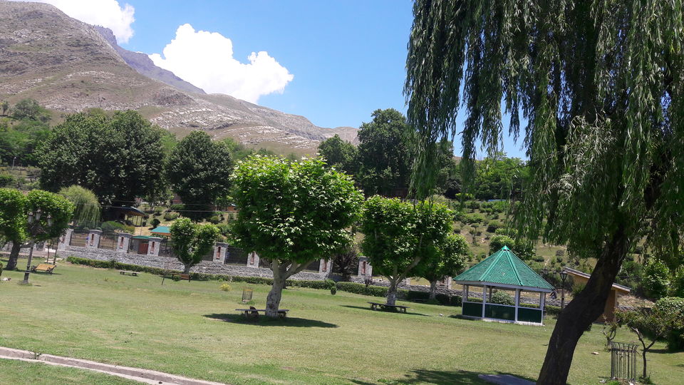 Photo of Manasbal lake | Kheer Bhawani temple by Saloni Goyal