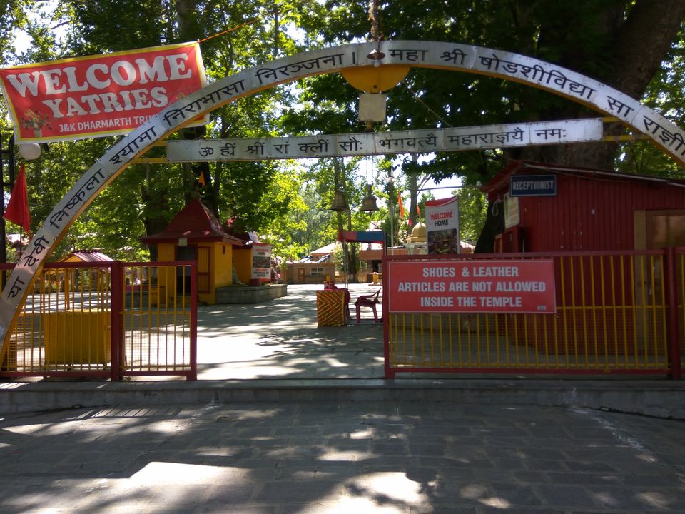 Photo of Manasbal lake | Kheer Bhawani temple by Saloni Goyal