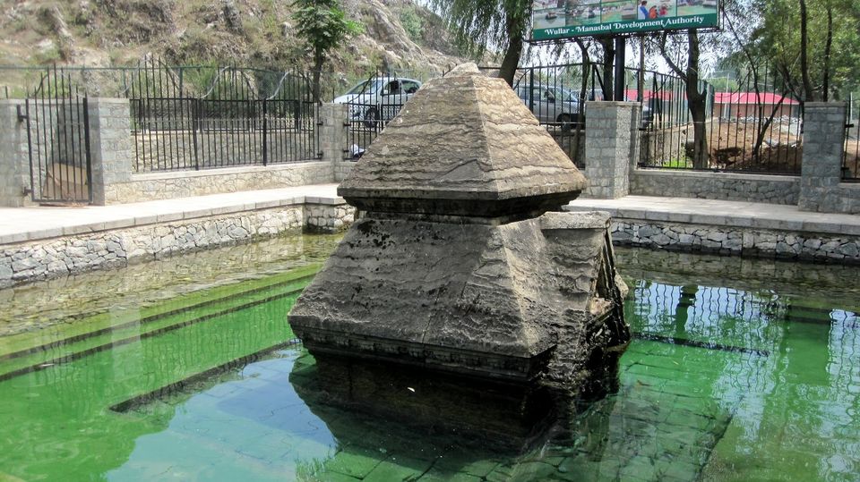 Photo of Manasbal lake | Kheer Bhawani temple by Saloni Goyal