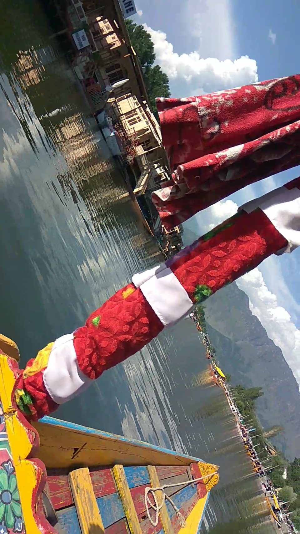 Photo of Kashmir Guide : Part 5 Dal lake - An Isolated Stretch From The Main Town by Saloni G