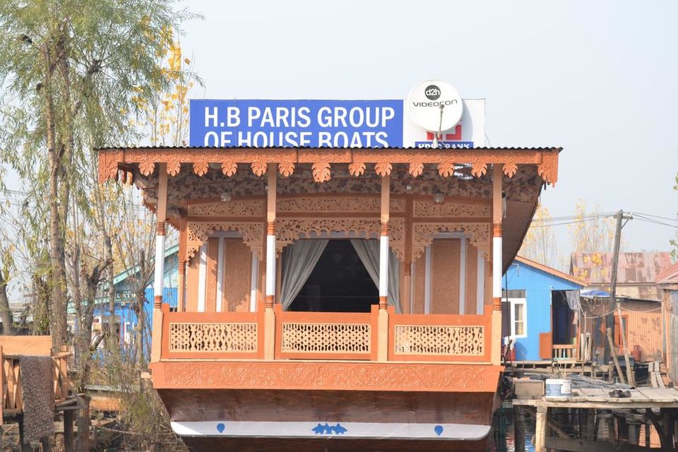 Photo of Kashmir Guide : Part 5 Dal lake - An Isolated Stretch From The Main Town by Saloni Goyal