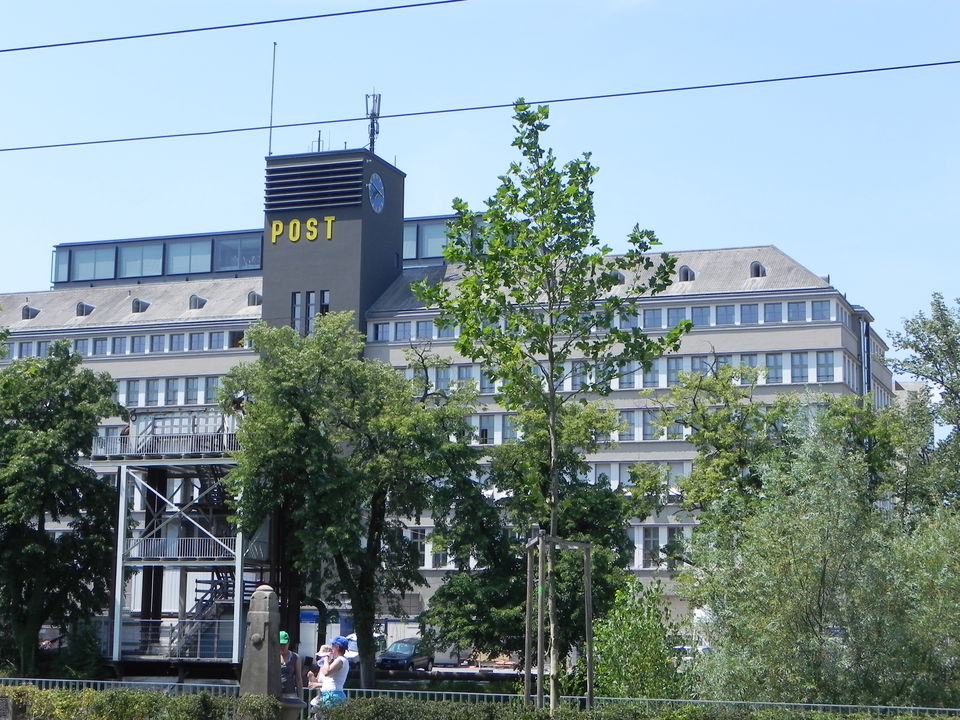 Photo of Bahnhofplatz, Zürich, Switzerland by Animesh Sood