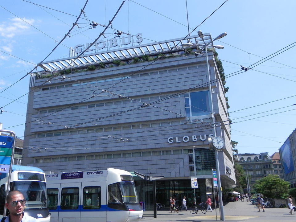 Photo of Bahnhofplatz, Zürich, Switzerland by Animesh Sood