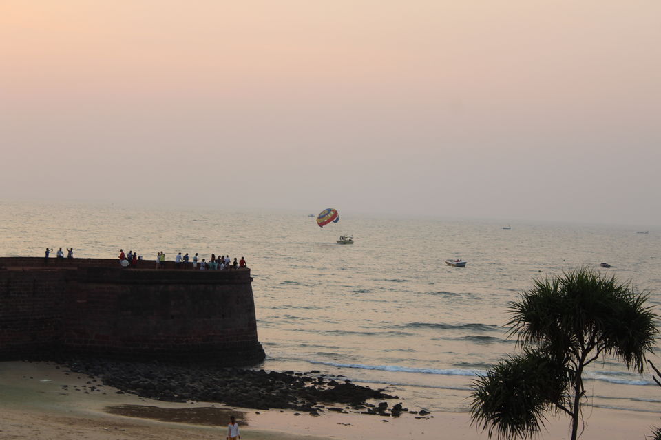 Photo of Sinquerium Beach, Candolim, Goa, India by Himakshi Joshi